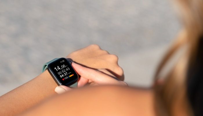 Banyak Faktor Menyebabkan Penjualan Smartwatch Apple dan Samsung Turun