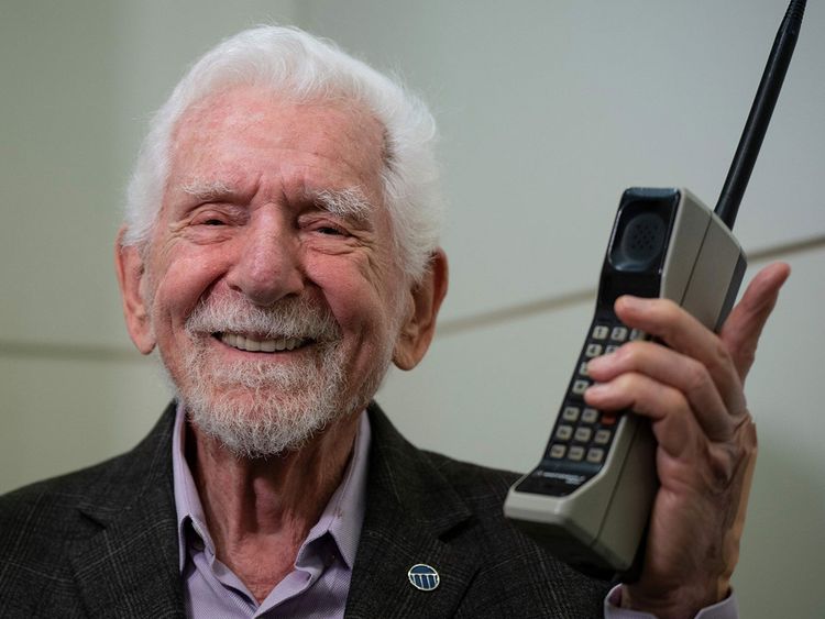 Awal Mula Penemuan Ponsel oleh Martin Cooper
